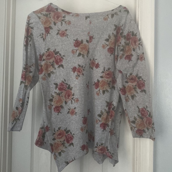 Plus size women’s shirt. - Picture 4 of 4